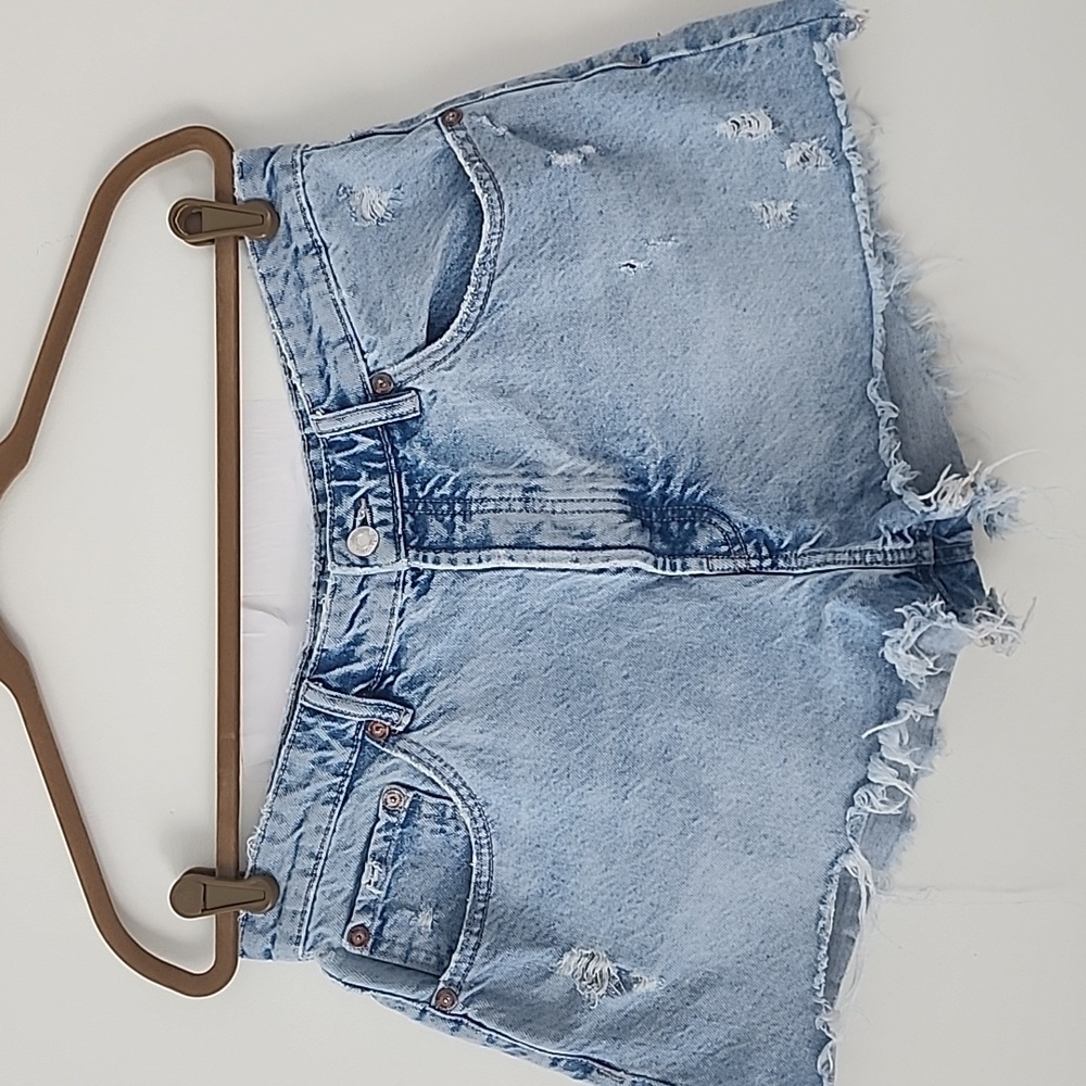 Zara High Waist Button Fly Light Wash Distressed Denim Jeans Shorts 12 (Bx23)